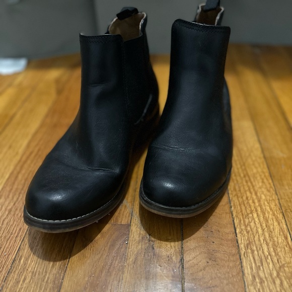 GAP Other - Men’s Gap 9 Faux Leather Chelsea Boot